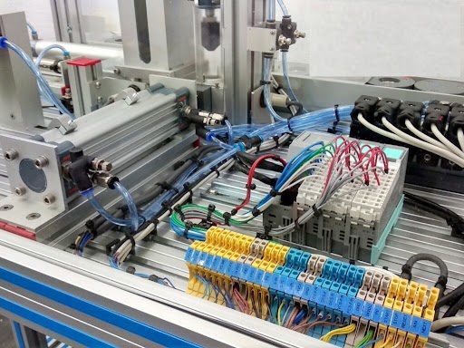 Students learning industrial automation during PLC SCADA course in Dera Bassi at TheCoreSystems